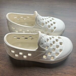 Vans croc style water shoes (toddler 7)